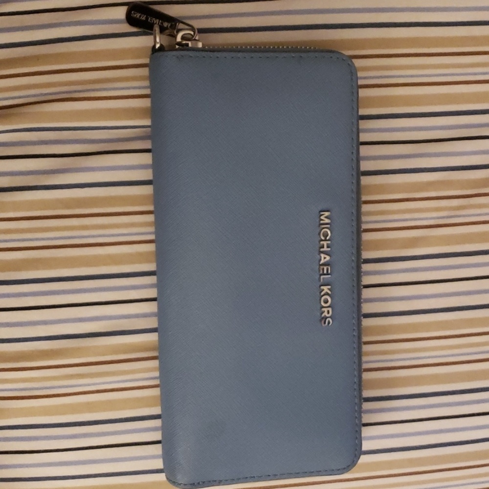 Women's Authentic Michael Kors Wallet